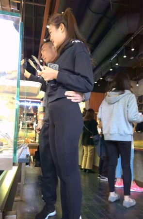 紧身瑜伽裤美女