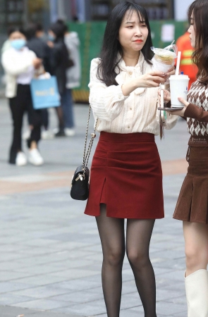 诱惑街拍黑丝短裙妹子-14P