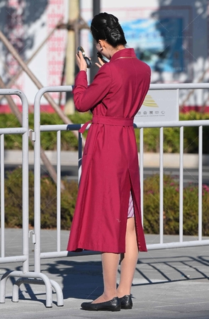 SH25-259-68√长袍南航空姐-这阳光暖和啊