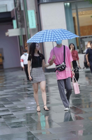 格子裙妹子