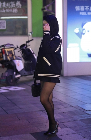 气质街拍黑丝高跟-15P