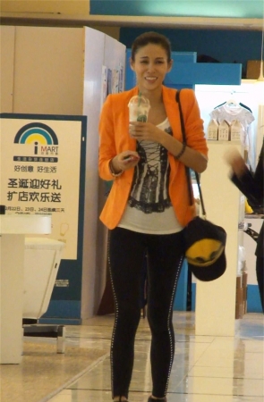 紧身裤长腿美臀美女