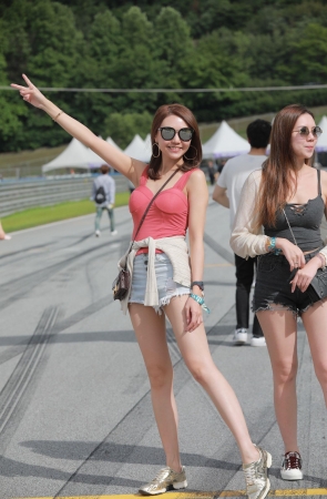 青春洋溢的美女街拍