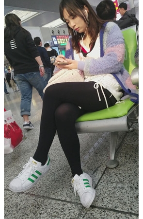 漂亮的黑丝丝袜女孩