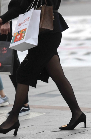 气质街拍黑丝少妇-14P