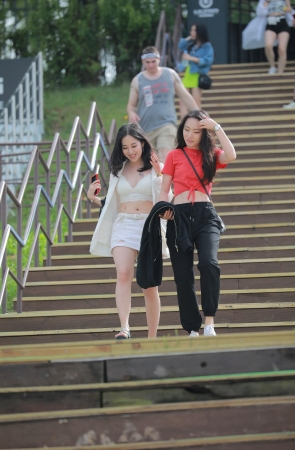 面容姣好的女孩 看着就是一种享受