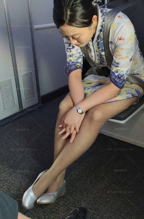 4K视频海航飞机上空姐旗袍开衩灰丝袜根绝美