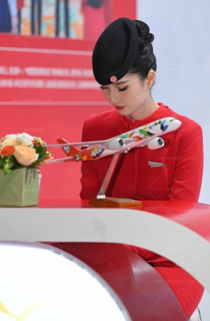 SH25-132-60√四川航空-大红黑丝