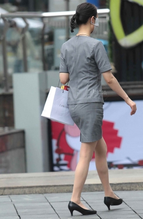 街拍肉丝高跟OL
