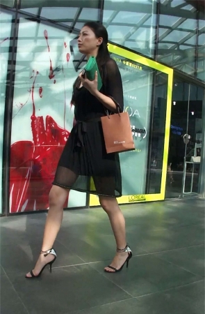 黑色长裙风骚美少妇