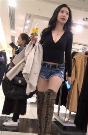 4k-性感热裤长筒靴美颜漂亮美女姐姐 [1.32 GB]