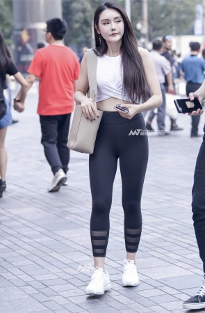 我噻，这美女身材好魔鬼