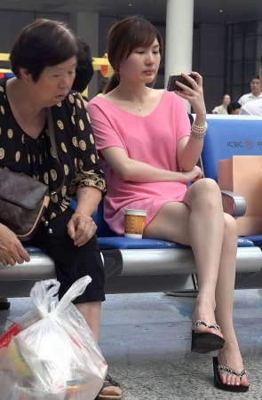 4K – 粉色美甲美丽少女 [2.78 GB/MP4]