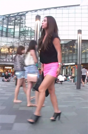 性感翘臀粉红紧身超短裙MM