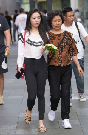 2362-20=53√经典黑色紧身裤穿搭 14P