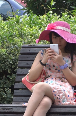 坐在凳子上的极品肉丝高跟少妇