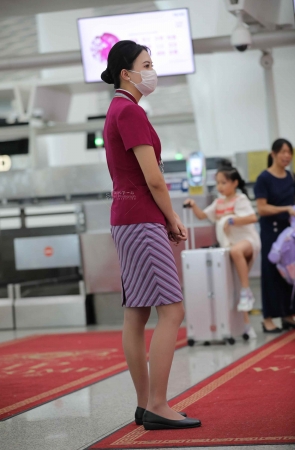 【街拍心灵】空姐肉丝制服街拍美腿