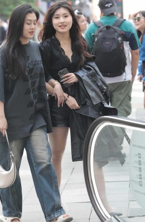 街拍肉丝高跟少妇