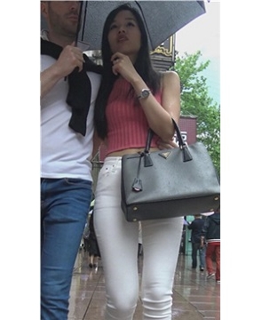 4k-街拍复古风吊带衫超短热裤美臀美眉 [2.47 GB]