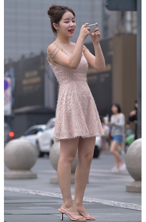 拍照的小美女高清原图(29P)[428M/JPG]