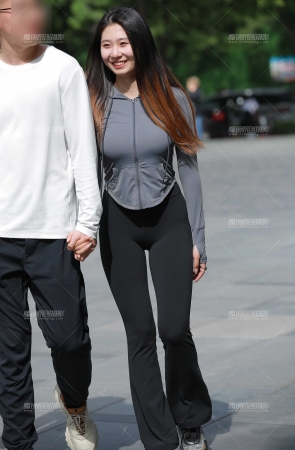 黑色瑜伽裤女友