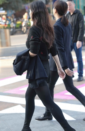 街拍黑丝职业装