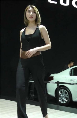 4k-性感美腿车模美女