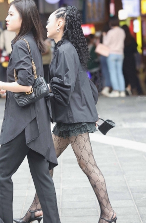 诱惑街拍黑丝高跟shufu