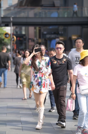 性感de热裤丝袜女友