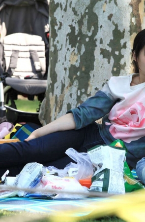 No1338 两双精品少妇素足同时登场，请各位同学注意区分