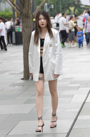 23621-1=89/白嫩美腿小姐姐 14P