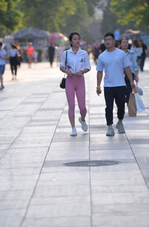 性感粉色瑜伽裤美女