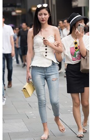 漂亮的牛仔紧身裤小姐姐(36P)