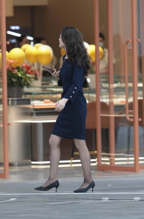 诱惑街拍黑丝高跟shaofu