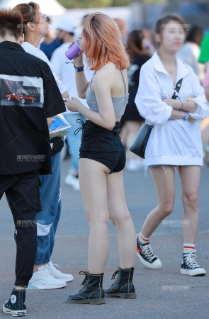 第1378篇热裤美女