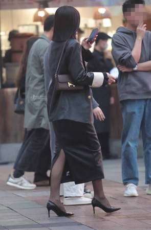 街拍黑丝高跟