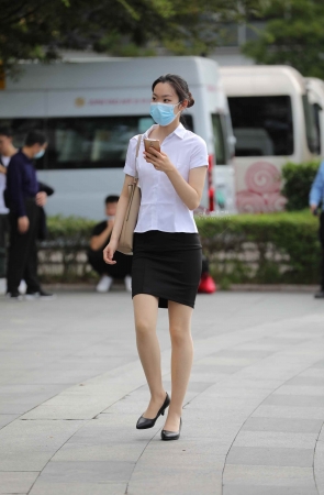 【街拍心灵】空乘街拍小姐姐肉丝高跟美腿制服