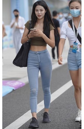 苗条的蓝色浅牛美女(25P)