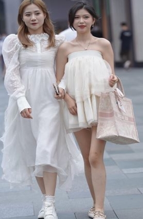 带美瞳的气质美女(68P)