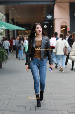 笑容灿烂的紧牛姐姐