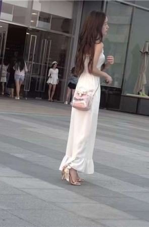 4K – 美若天仙白色长裙凉高美足女神第二部 [3.78 GB/avi]