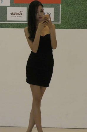 4k-高跟鞋黑色包臀裙长腿靓模玩自拍