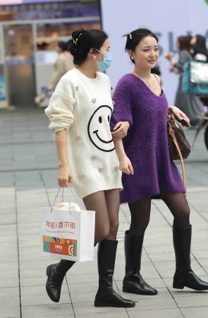 街拍黑丝少妇-13p