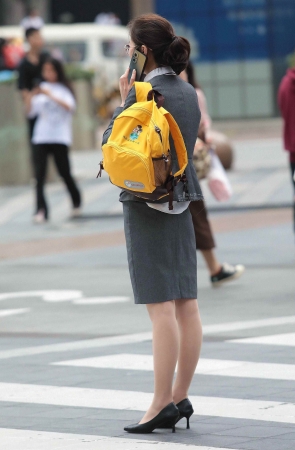 街拍肉丝高跟OL