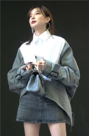 4K – 牛仔短裙时尚街拍美女 [1.73 GB/MP4]