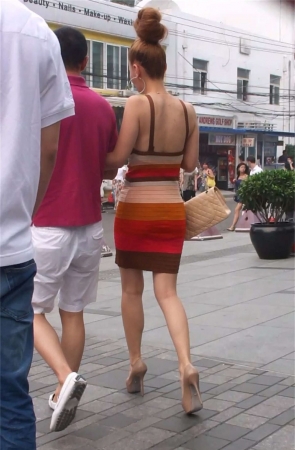 丰满巨乳少妇诱人的身材