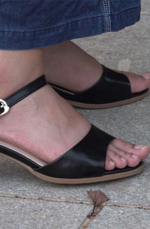 超白嫩玉足美女