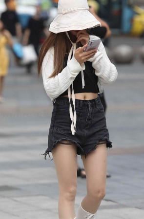 诱惑街拍肉丝妹子-17P