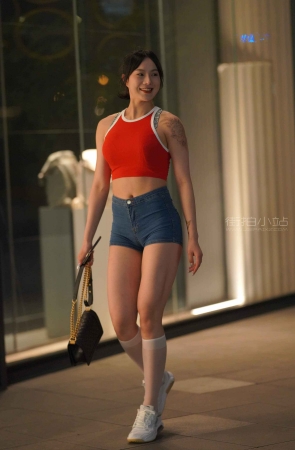 性感的紧身短牛小姐姐
