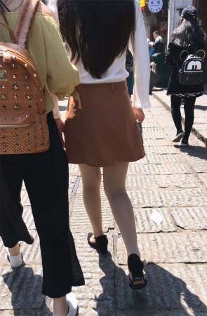 美臀短裙大美妞